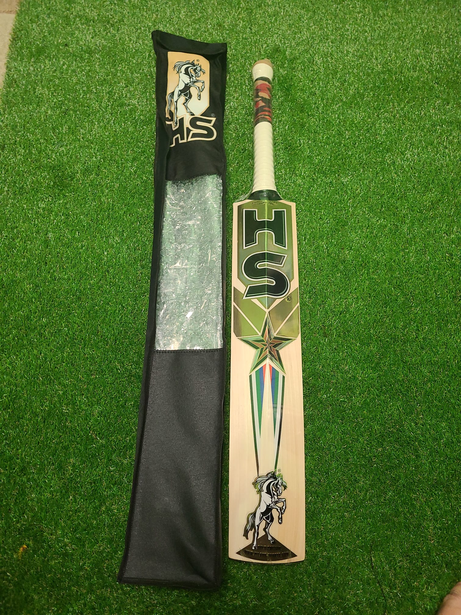 HS GOLD EDITION CRICKET BAT, GRADE 1, SHORT HANDLE, FINEST ENGLISH WILLOW. - Image 10