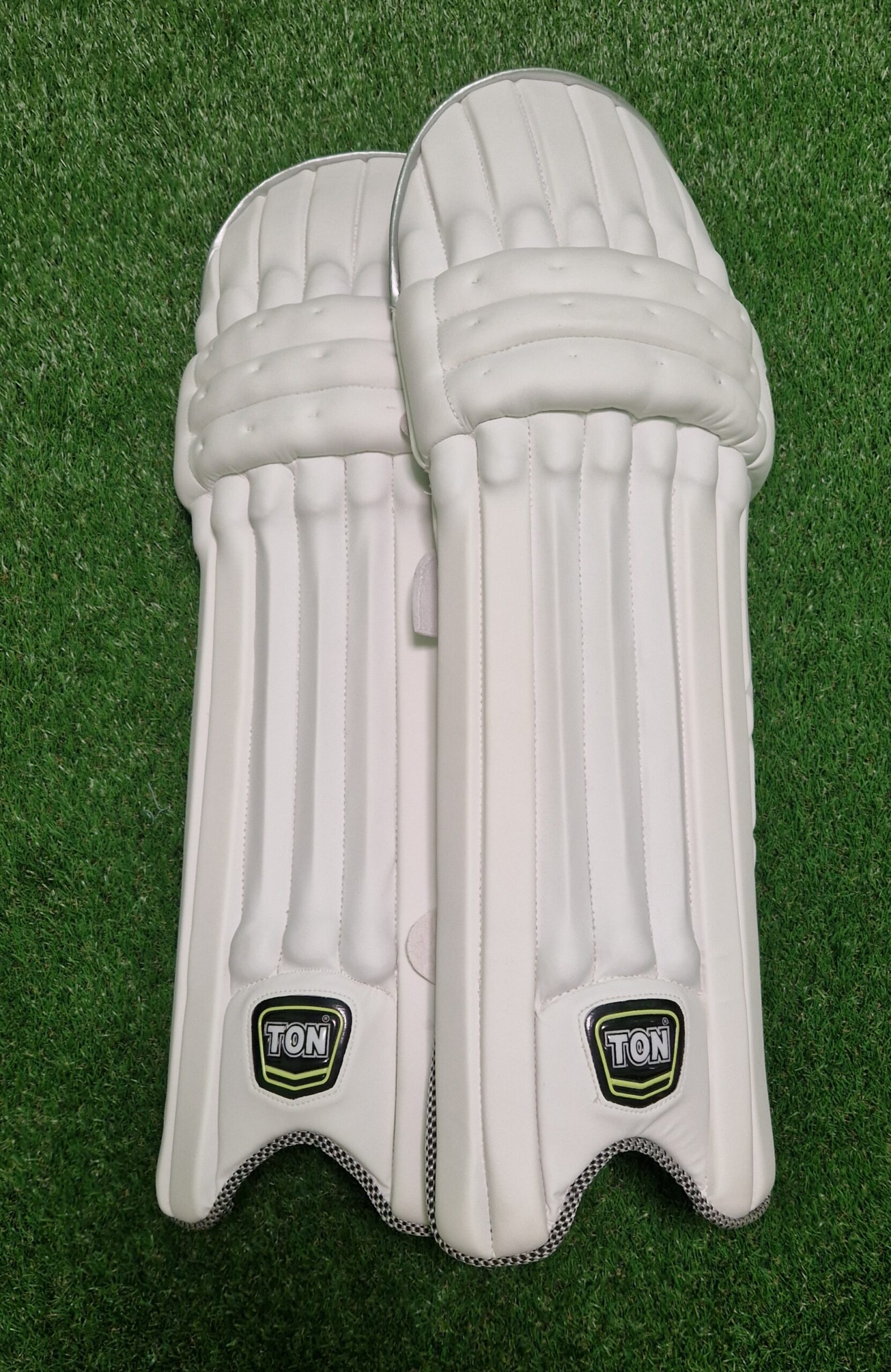 TON Supreme Batting Leg Guards for men Excellent Quality - Image 5