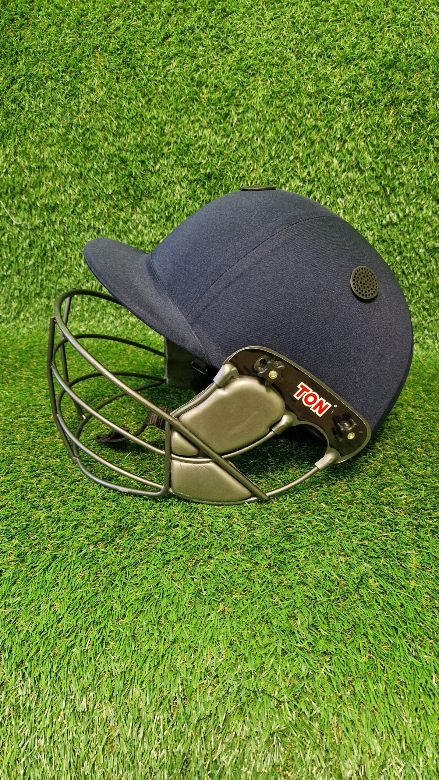 Ton Professional Cricket Helmet (Large) - Image 3
